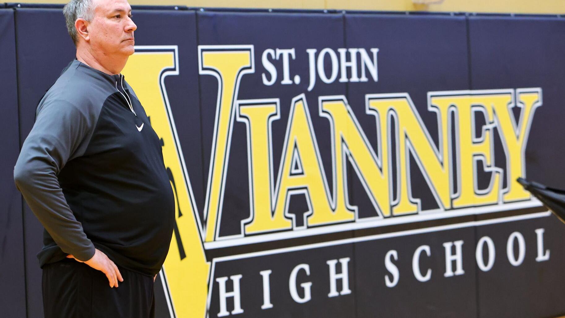 Gabbert retires after 35 years as Vianney's boys volleyball coach, led program to 16 state titles